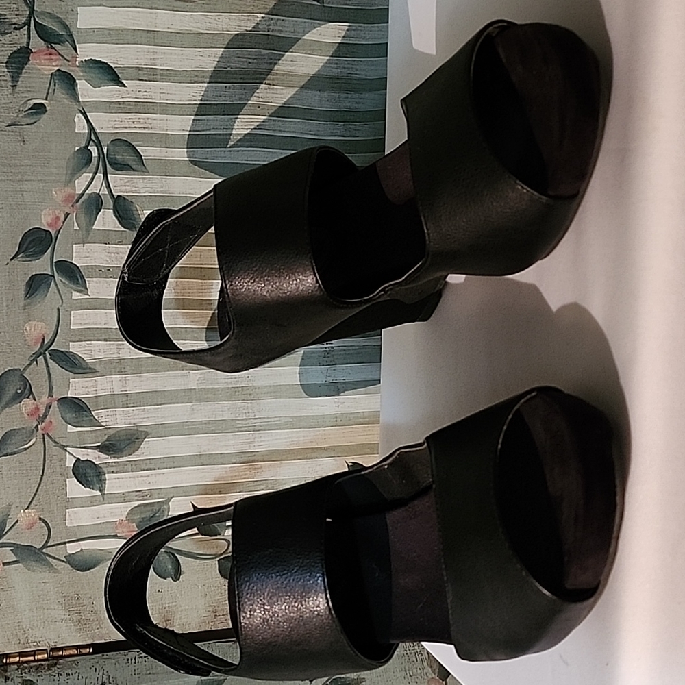 Women's GUC Black Wedge Sandals size 8 M